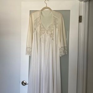 ❤️SOLD❤️ True 60s vintage lingerie and cover